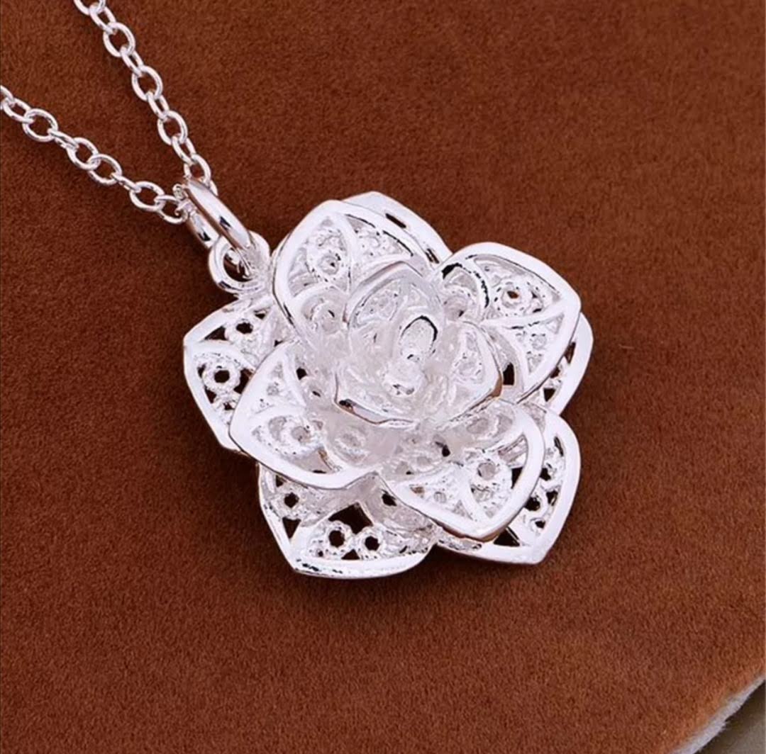 Řetízek s přívěskem květiny