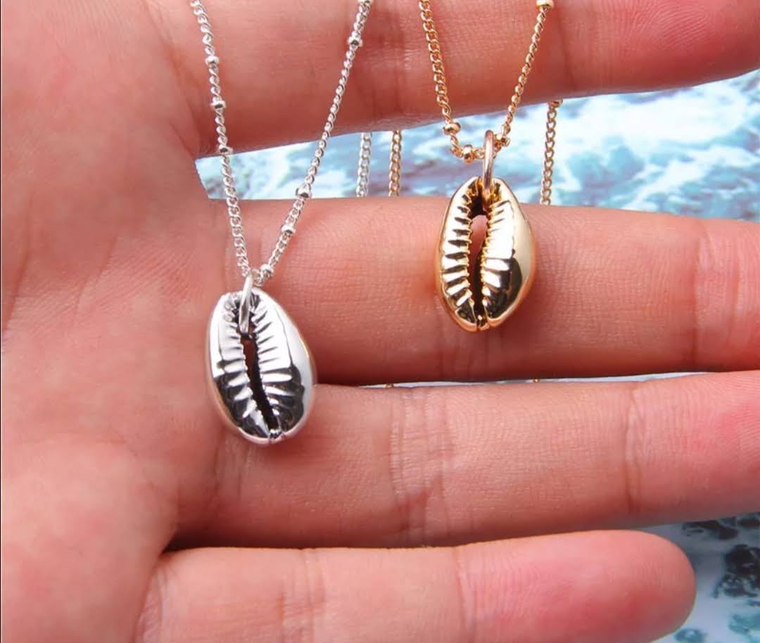 Řetízek s přívěskem mušličky