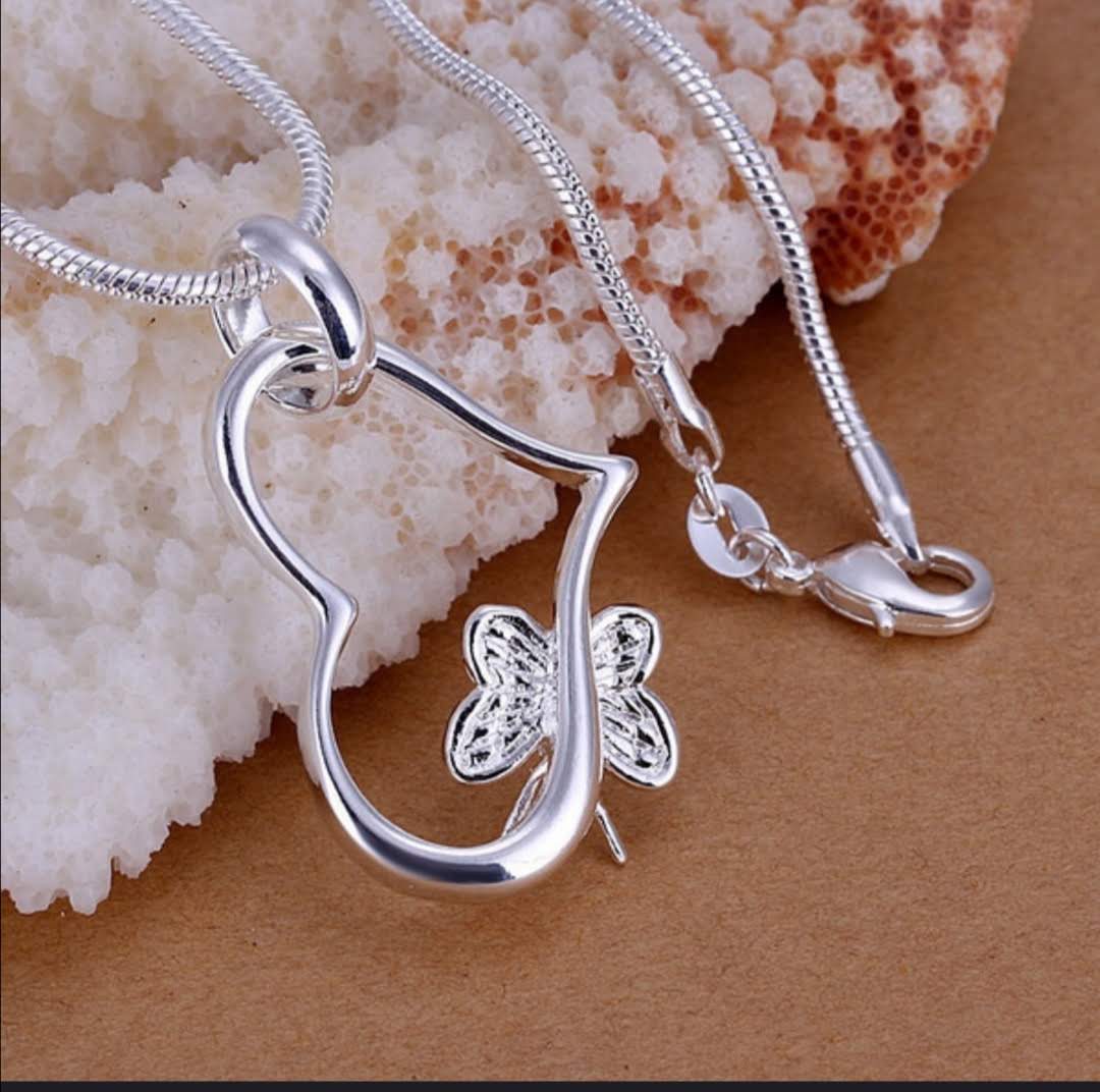 Řetízek s přívěskem srdce ,motýl