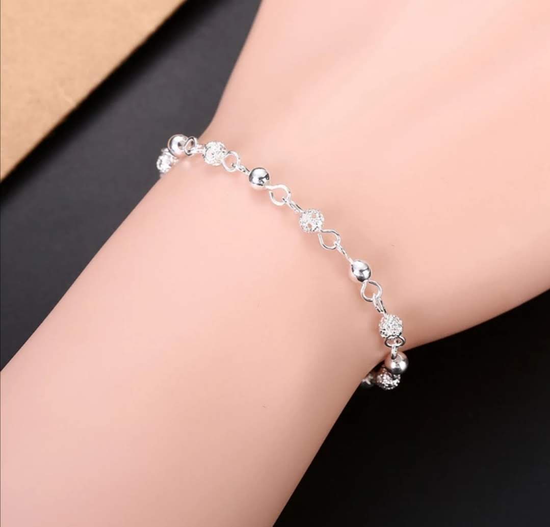 Jemný řetízkový náramek s kuličkami