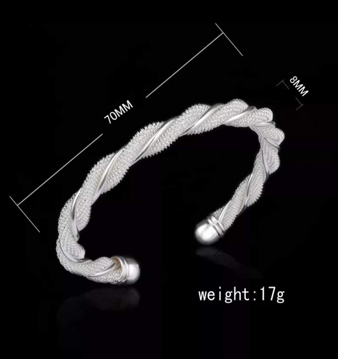 Náramek proplétaný stříbrným vláknem