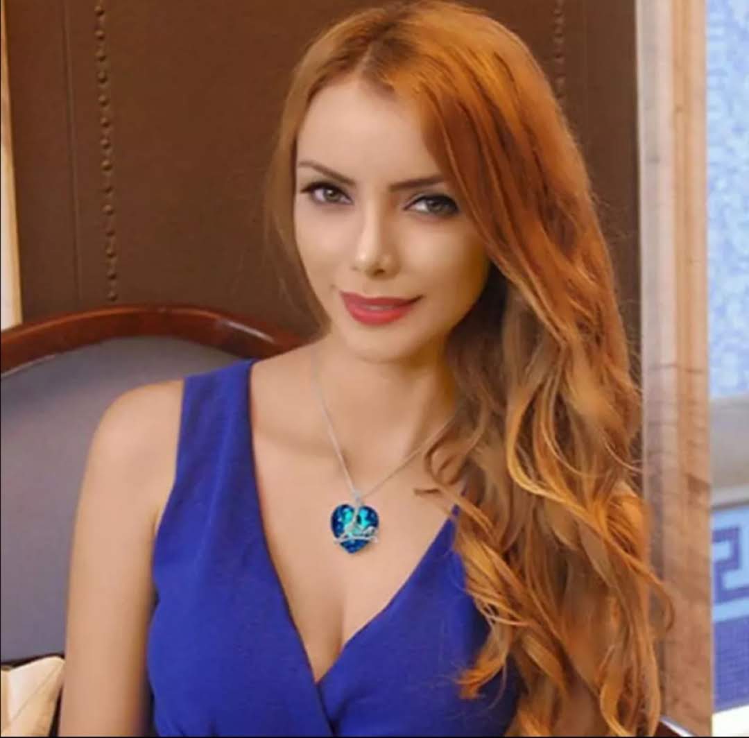 Řetízek s přívěskem modré srdce Love
