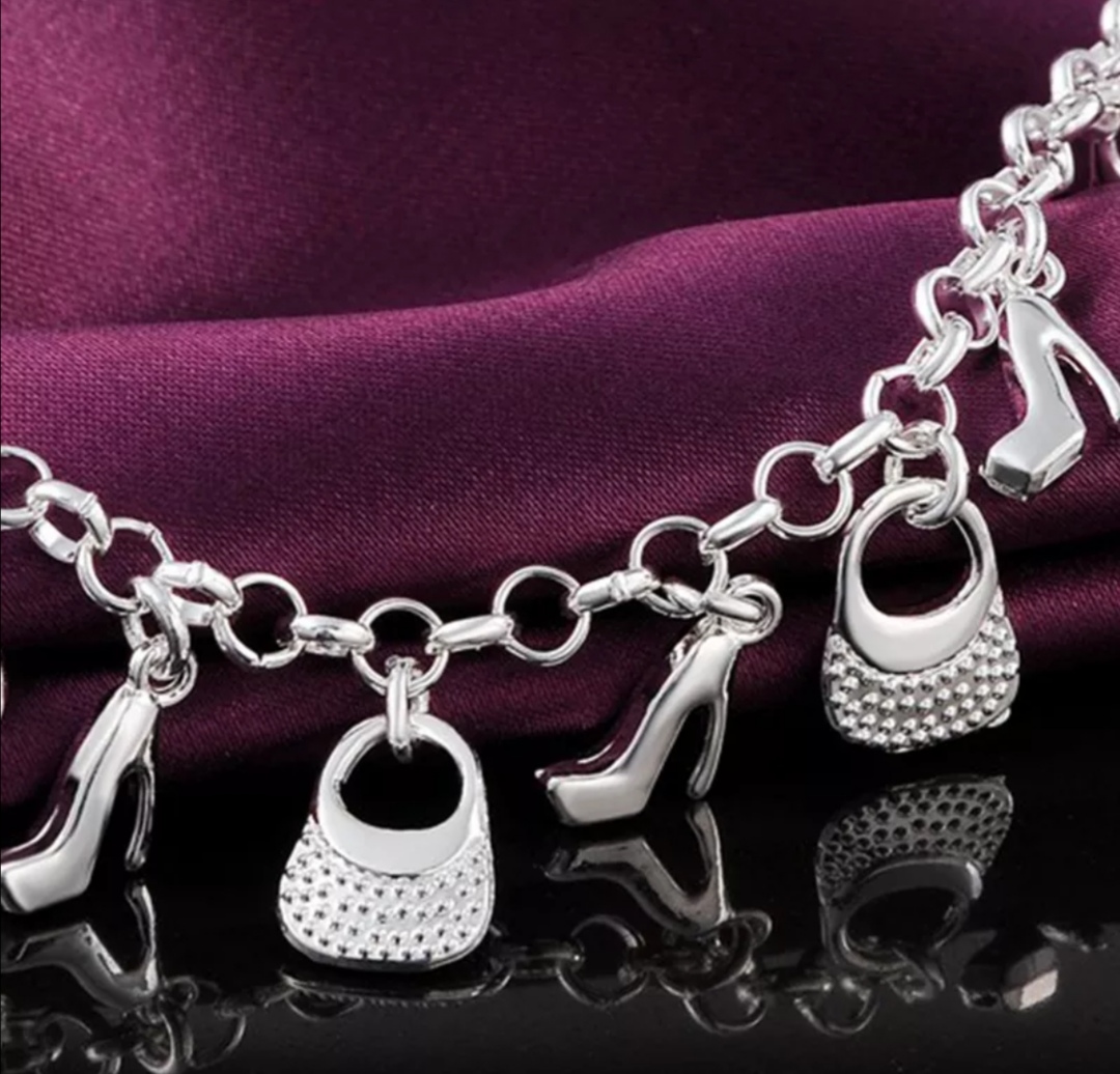 Řetízkový náramek s přívěsky lodičky a kabelky