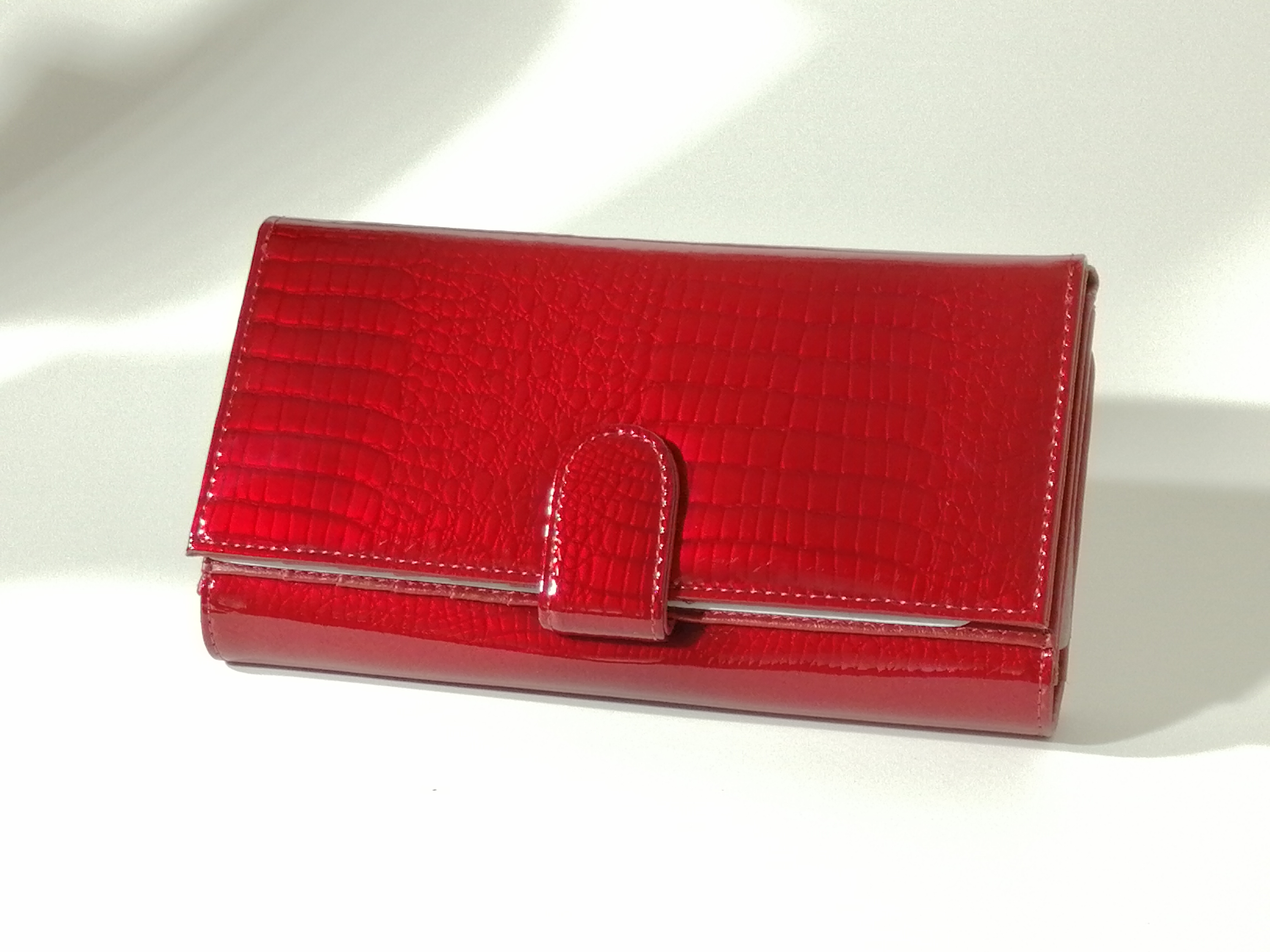 Dlouhá dámská lakovaná peněženka hadí vzor 03-9641