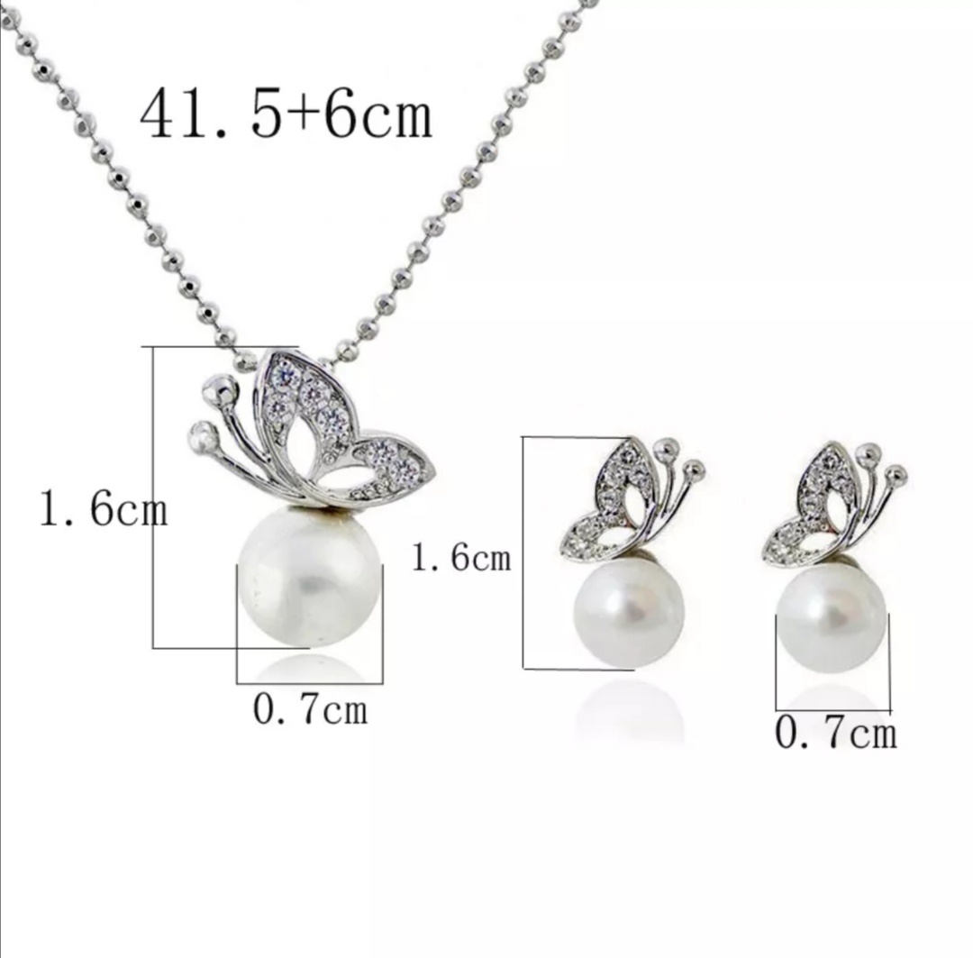 Jemná sada šperků s motýlky a perličkami 