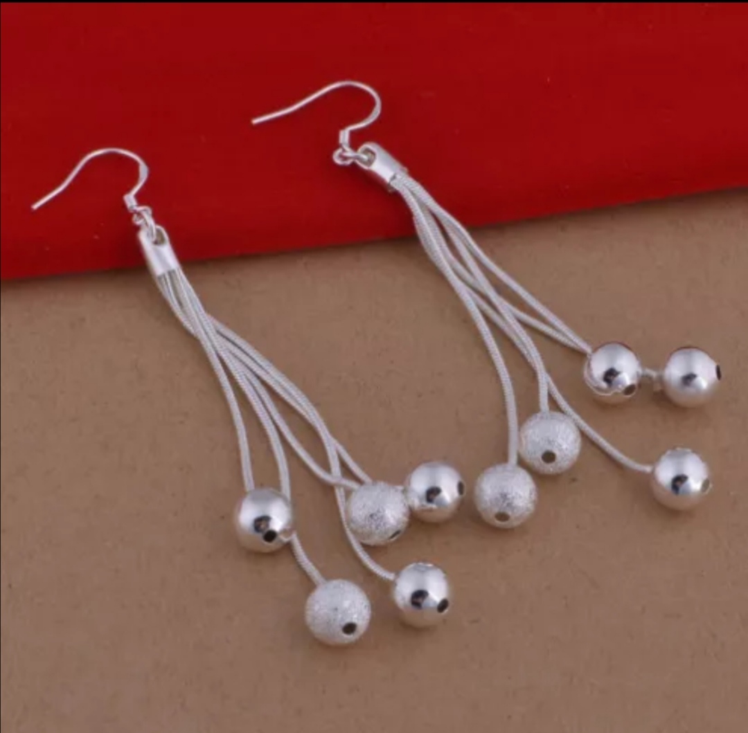 Dlouhé náušnice s pískovými korálky 