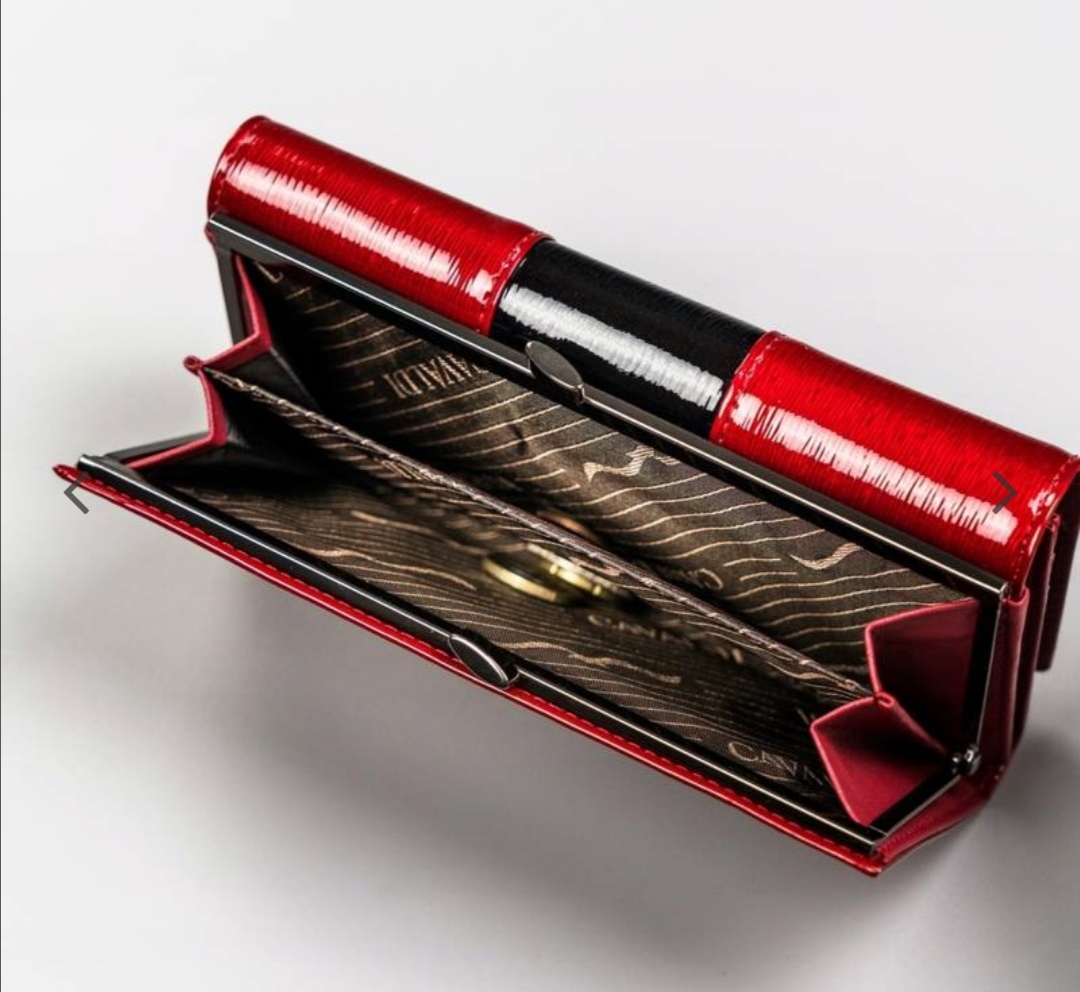 Prostorná dámská kožená lakovaná peněženka Cavaldi 