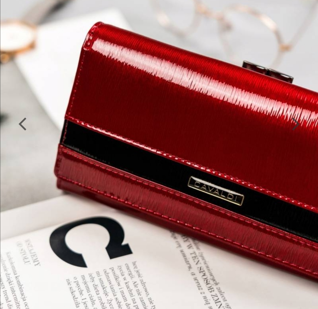 Prostorná dámská kožená lakovaná peněženka Cavaldi s černým pruhem 