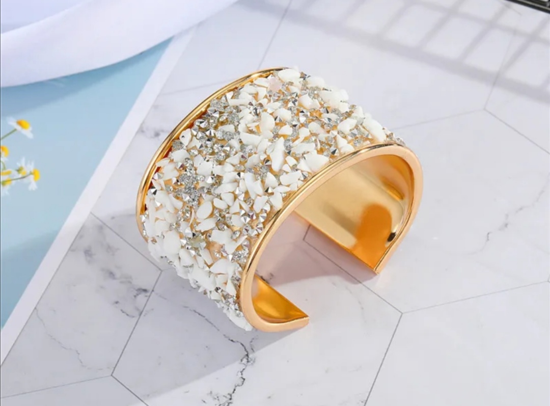 Luxusní dámské náramky v pěti barevných variantách 