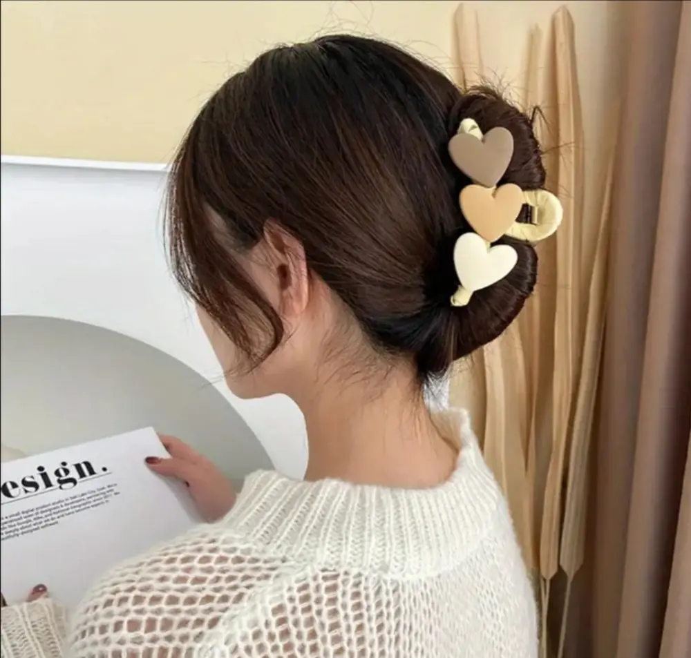 Velký skřipec do vlasů se srdíčky v přírodních barvách 