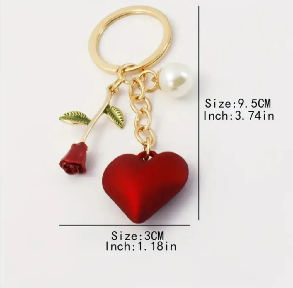 Přívěsek na klíče srdce s růží 