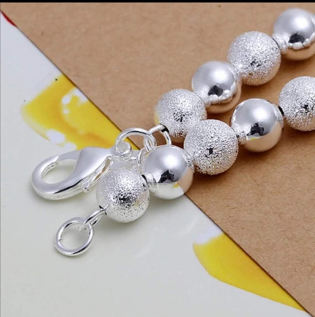 Náramek s pískovými korálky 