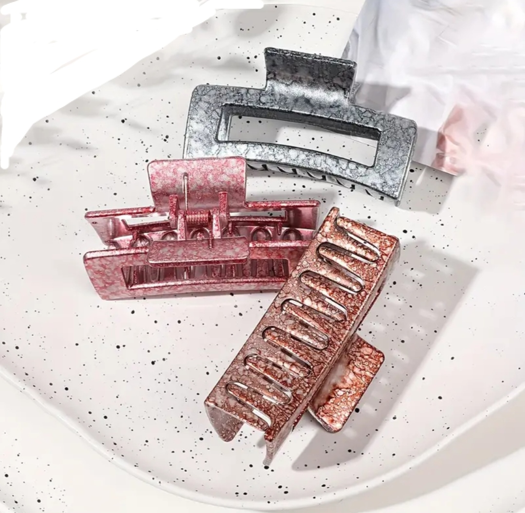 Stylové matné skřipce do vlasů s mramorovým efektem 