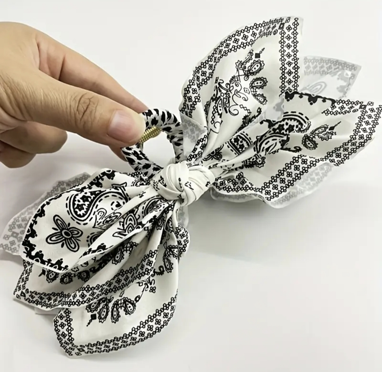 Skřipec do vlasů ve francouzském stylu 