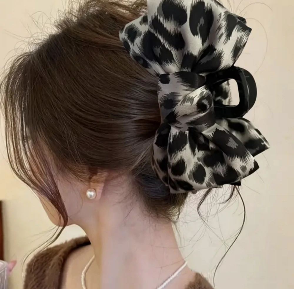 Luxusní skřipec do vlasů s leopardím vzorem 