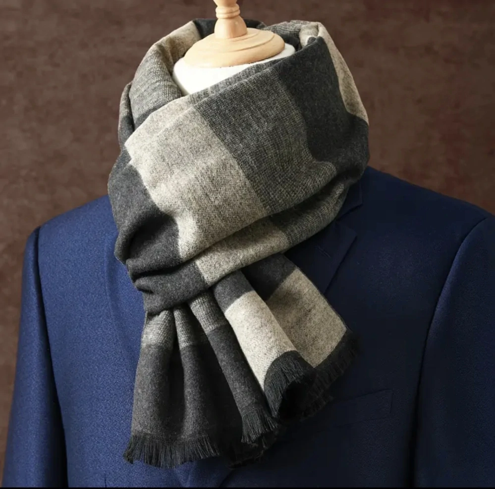 Módní pánská šála s šedými bloky