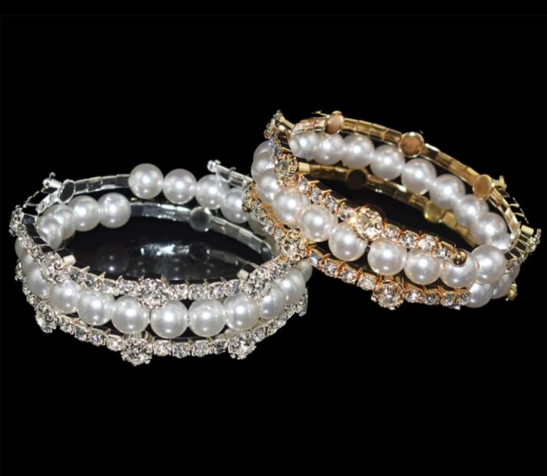 Krásný třívrstvý náramek s perličkami