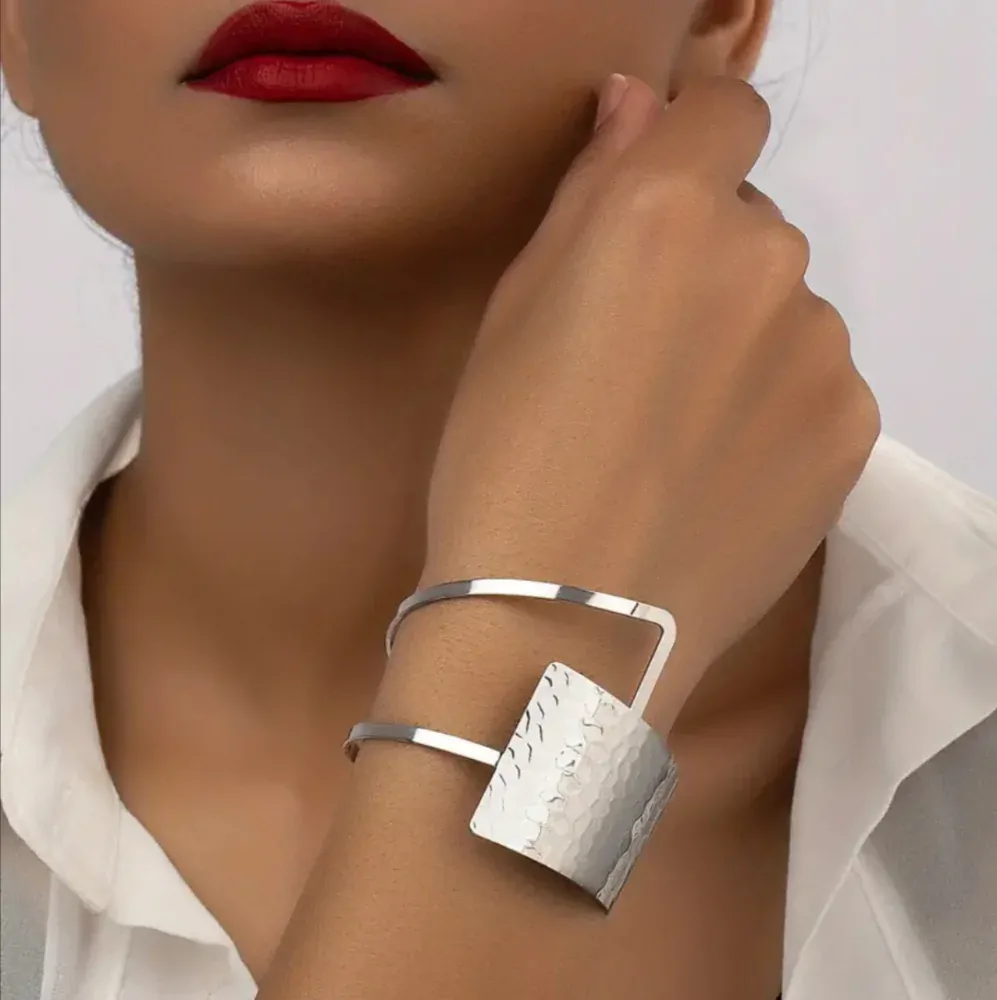 Geometrický manžetový náramek pro ženy 