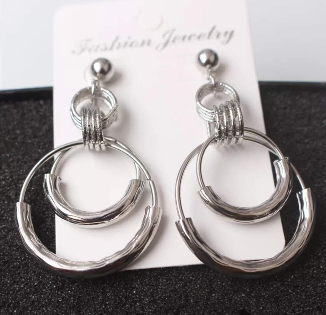 Krásné náušnice spojené kruhy 5,5 cm