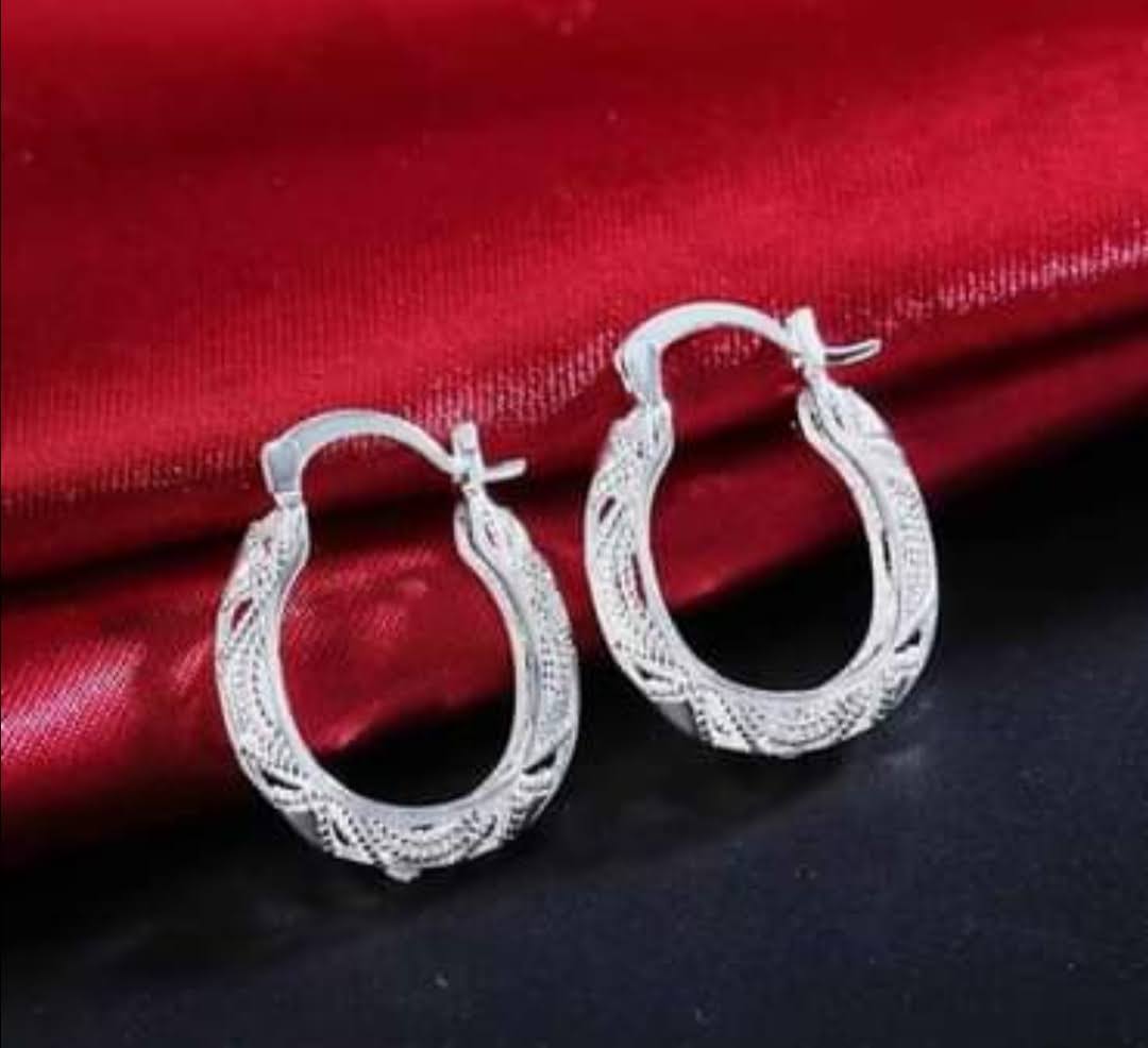 Stříbrné elegantní náušnice 3x2 cm