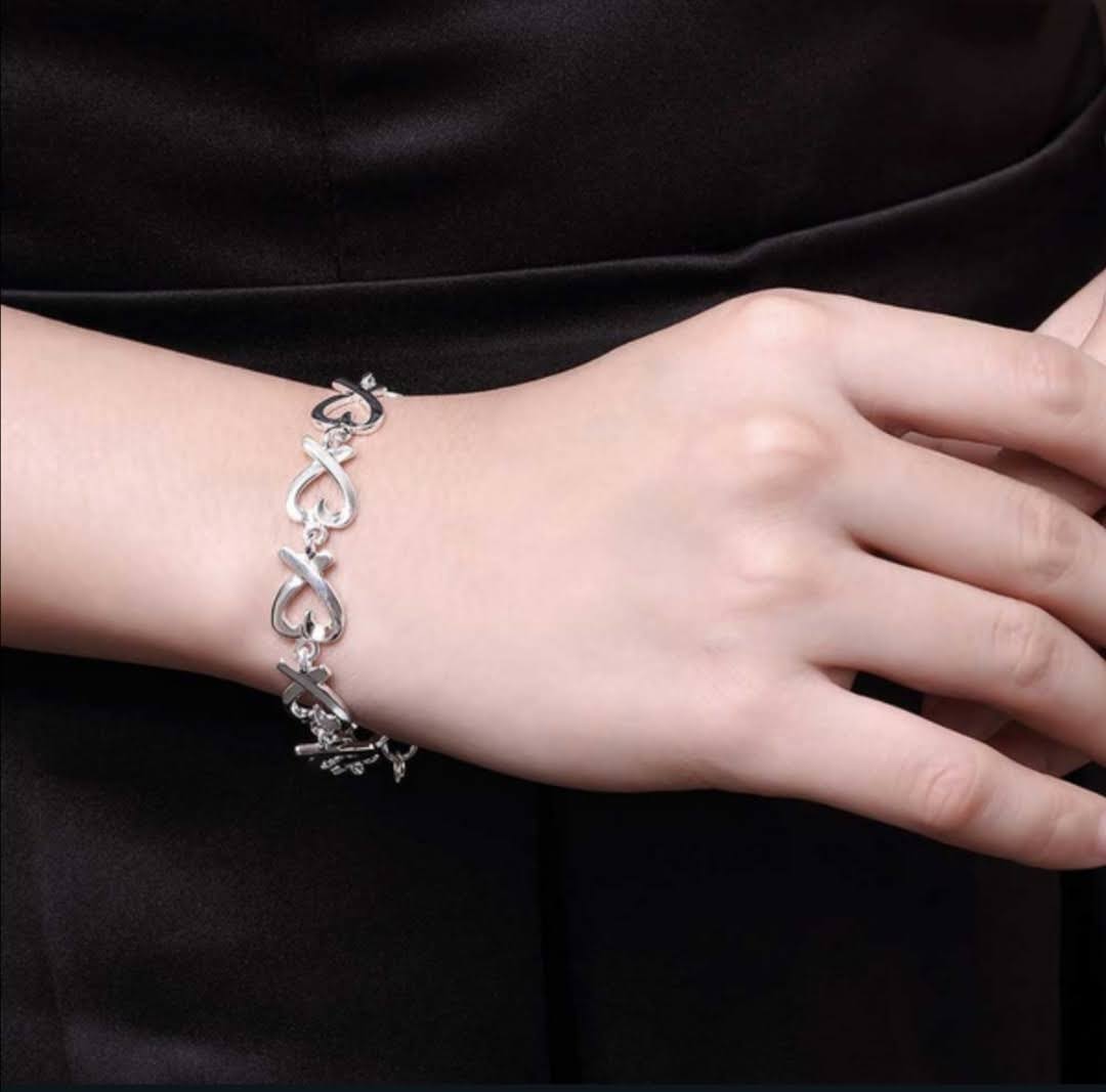 Řetízkový náramek spojená srdce