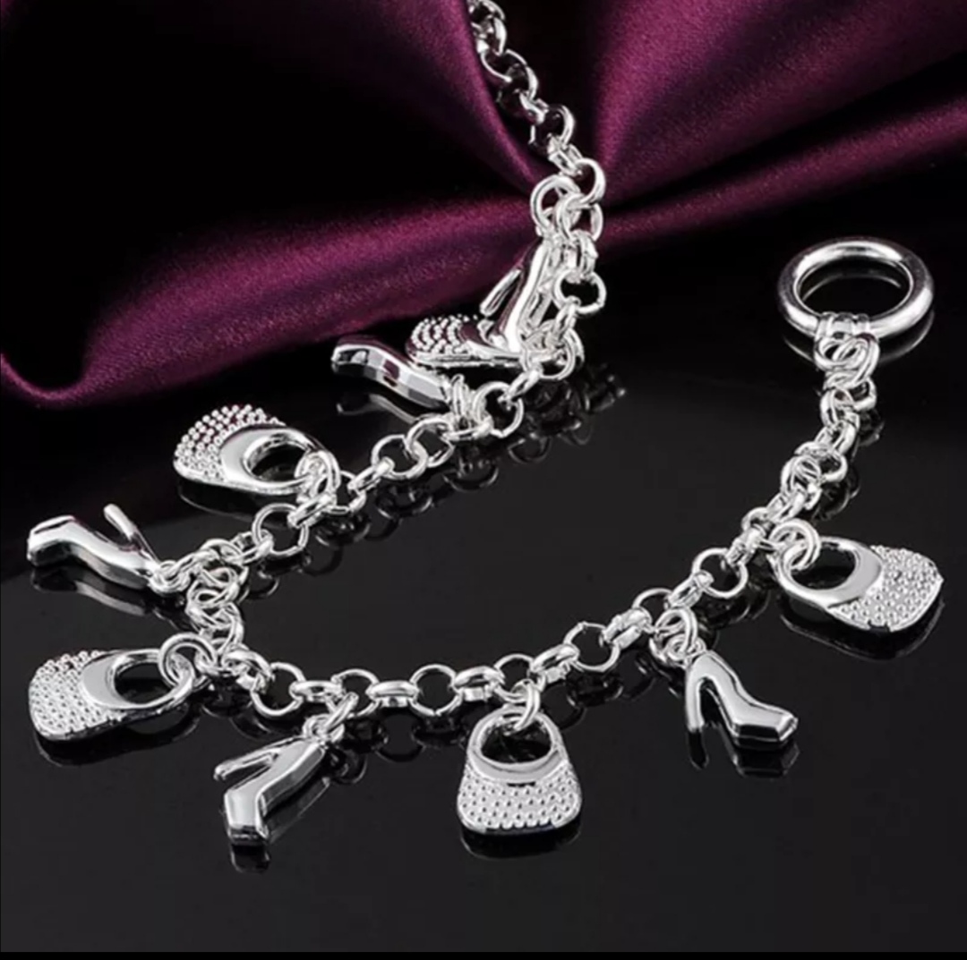 Řetízkový náramek s přívěsky lodičky a kabelky