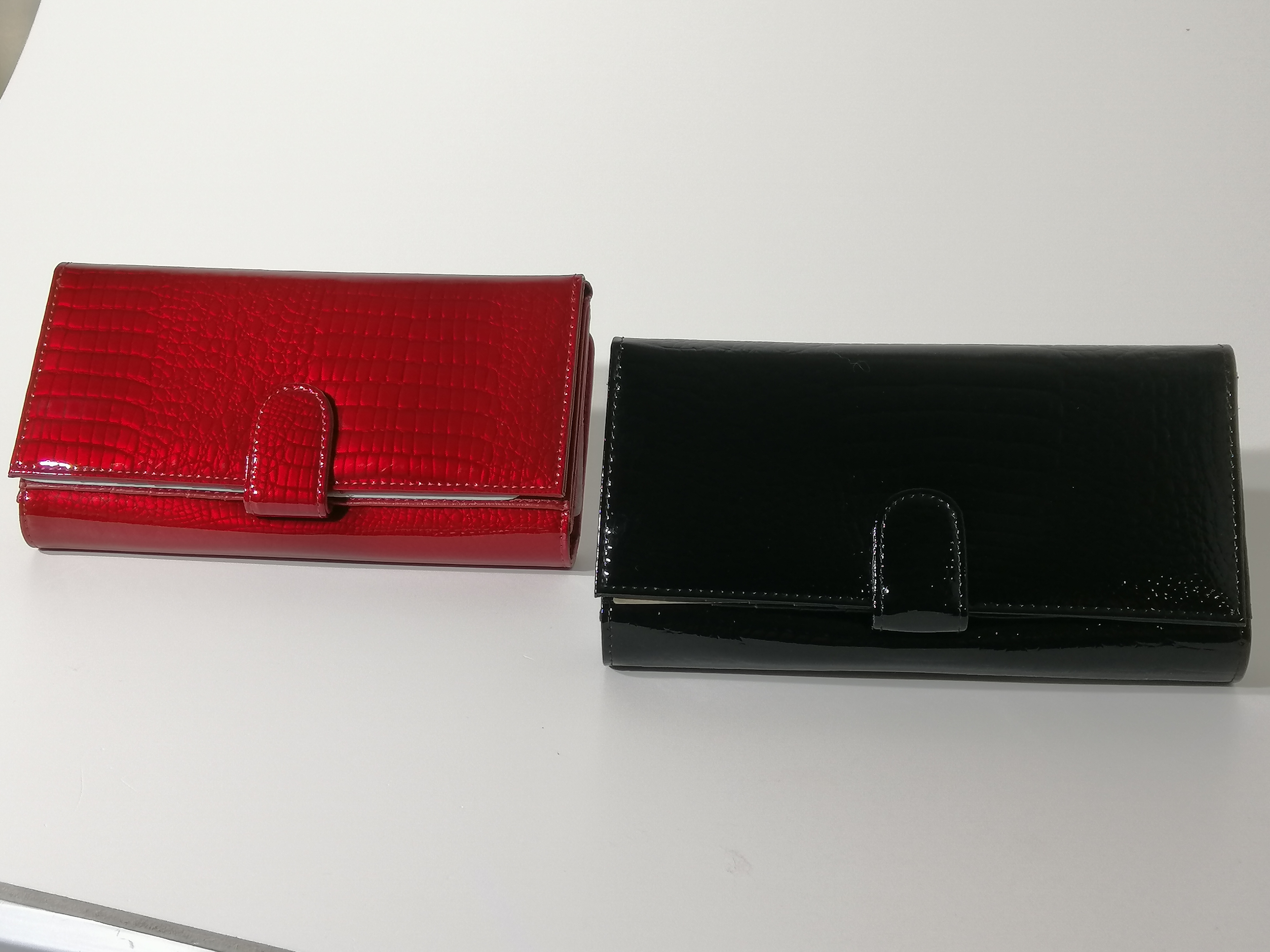 Dlouhá dámská lakovaná peněženka hadí vzor 03-9641