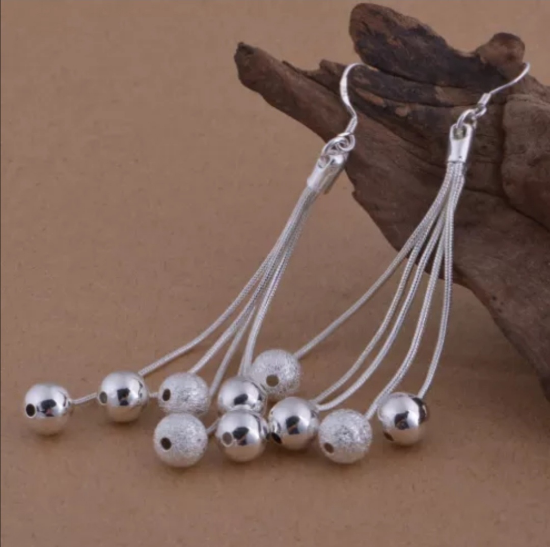 Dlouhé náušnice s pískovými korálky 