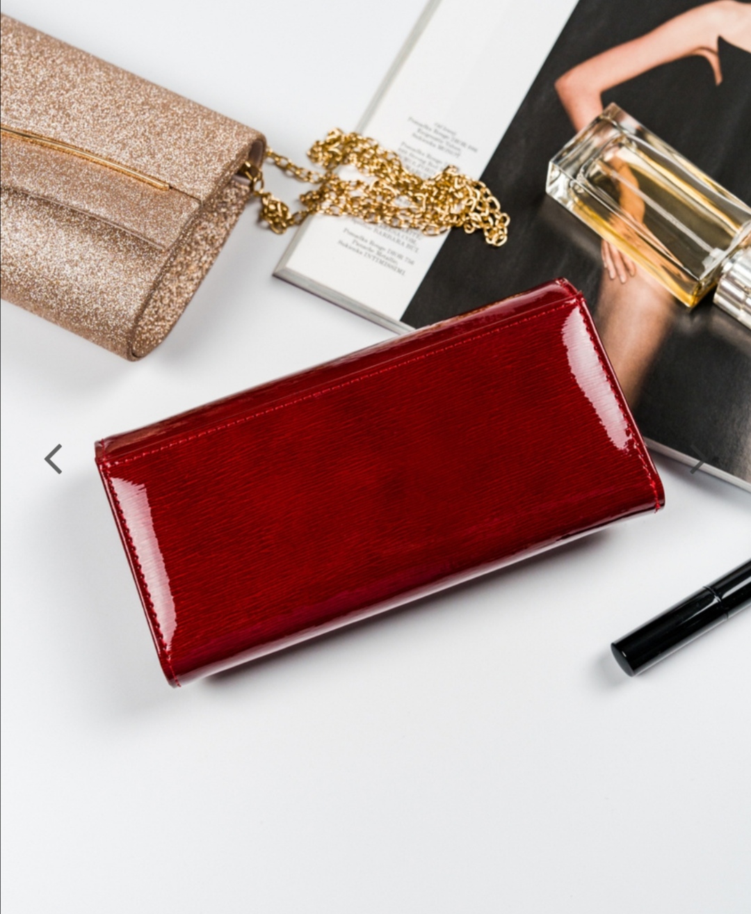 Velká dámská kožená lakovaná peněženka se zajímavou černou vsadkou Lorenti 