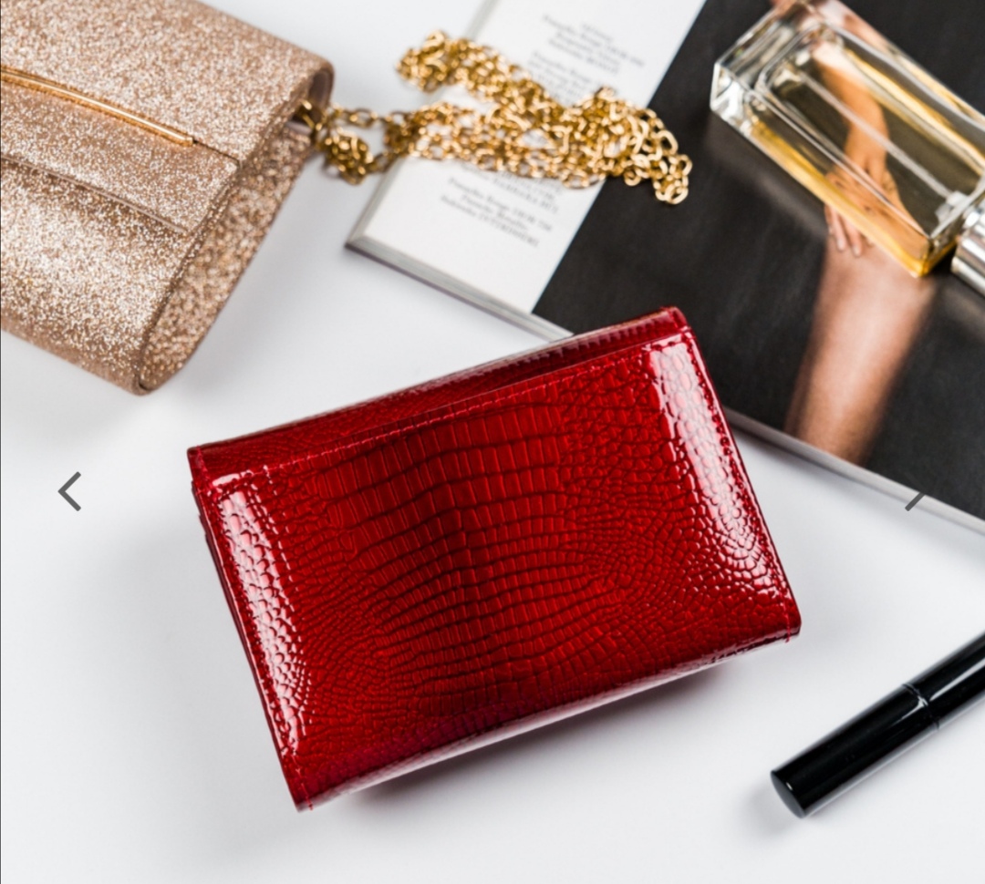 Malá dámská kožená lakovaná peněženka Lorenti červená s černou vsadkou Croco 