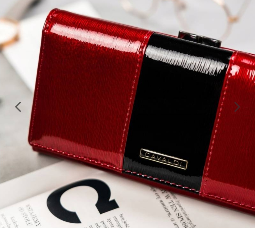 Prostorná dámská kožená lakovaná peněženka Cavaldi 