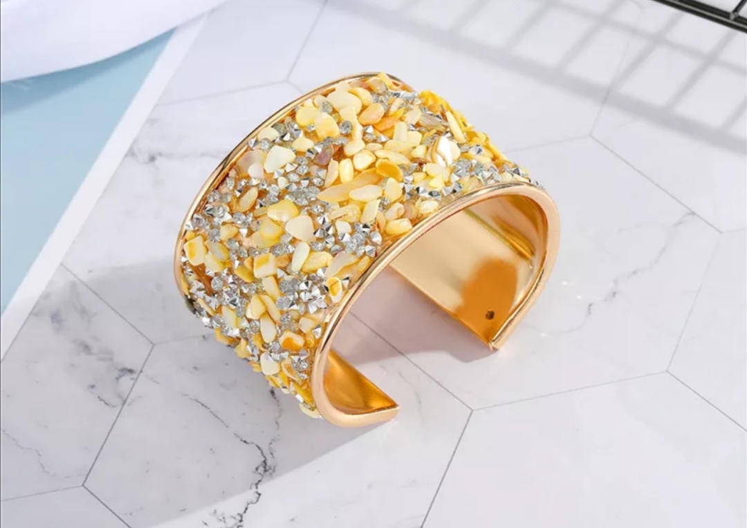 Luxusní dámské náramky v pěti barevných variantách 