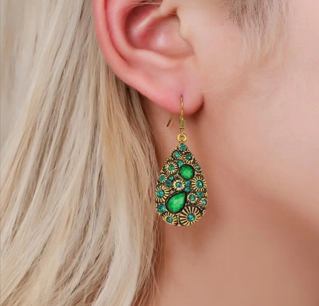 Krásné menší orientální náušnice ve tvaru kapky