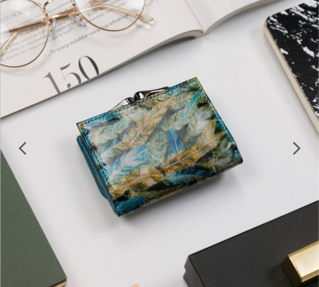 Malá dámská kožená lakovaná peněženka Lorenti peří 