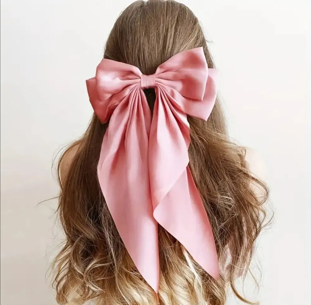 Spona do vlasů s dlouhou saténovou mašlí ve čtyřech barevných variantách 