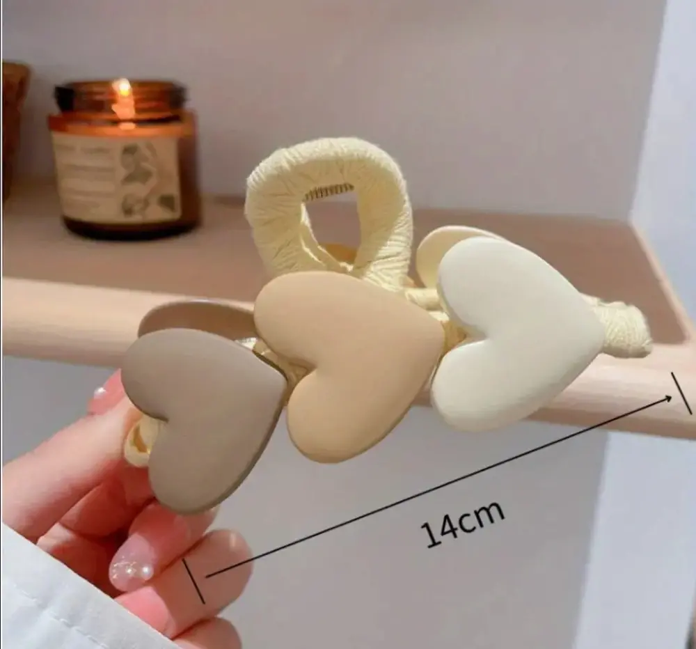 Velký skřipec do vlasů se srdíčky v přírodních barvách 