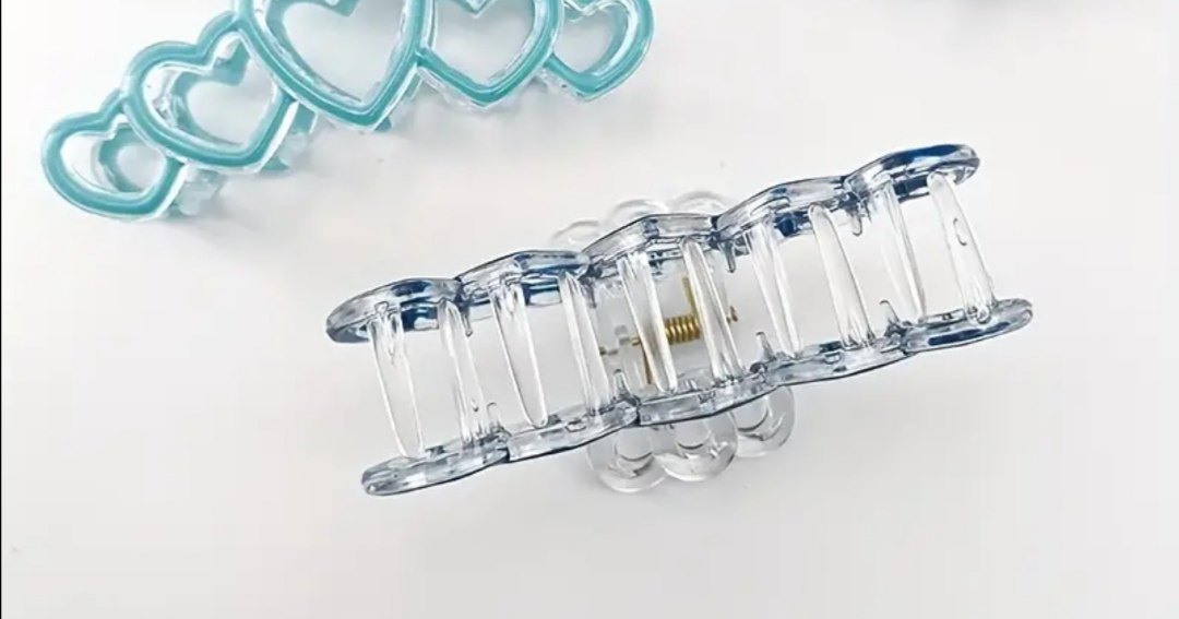 Velký skřipec do vlasů duté srdce modrý