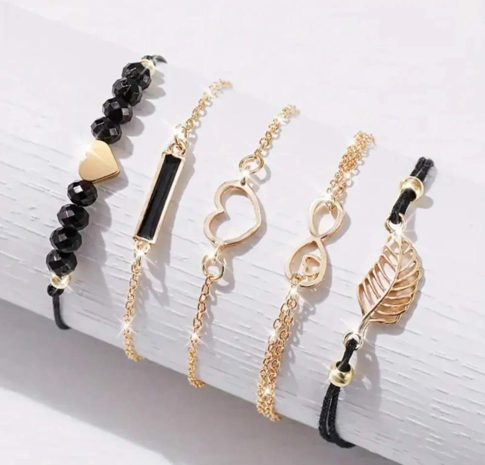 Luxusní dárková sada hodinek se srdíčkem a 5 náramky 