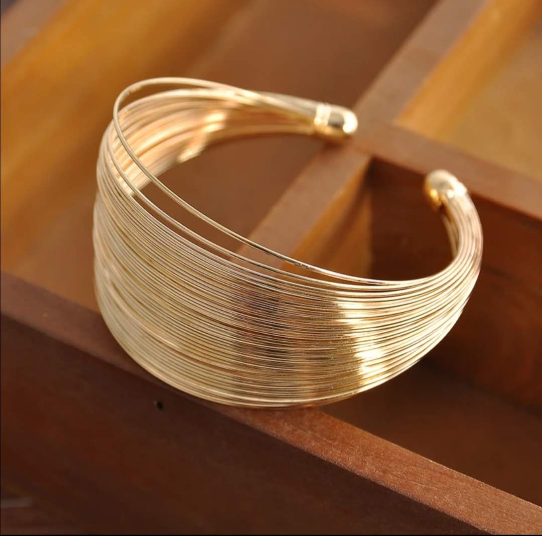 Vícevrstvý náramek na ruku pro ženy