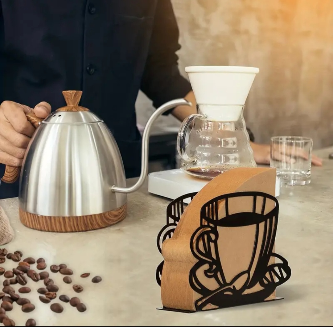 Stojánek na ubrousky ve tvaru hrnku 