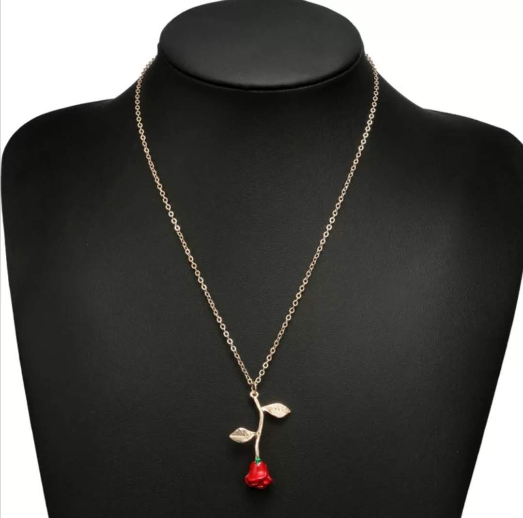 Řetízek s přívěskem růže