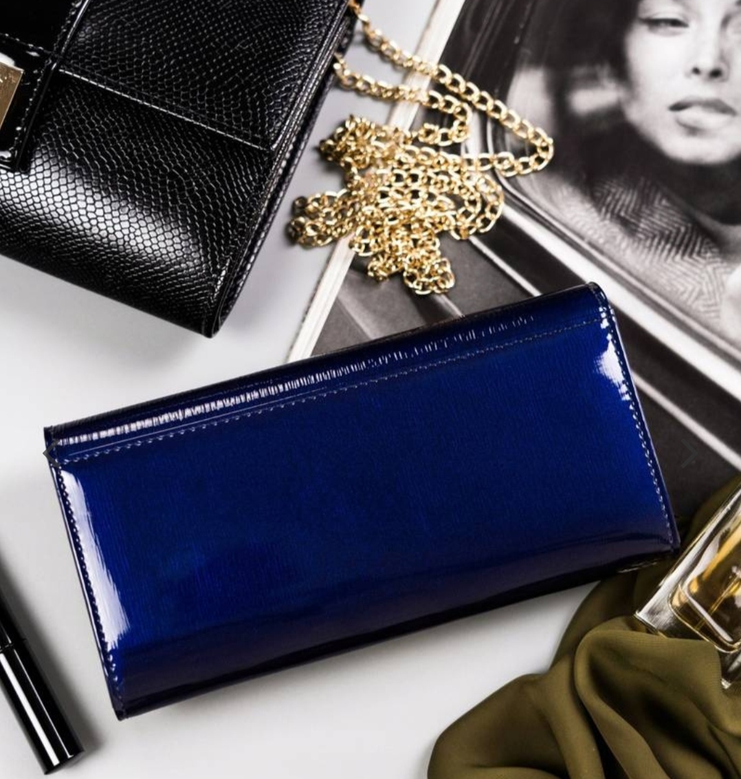 Velká dámská kožená lakovaná peněženka na patentku a zipy Rovicky modrá 