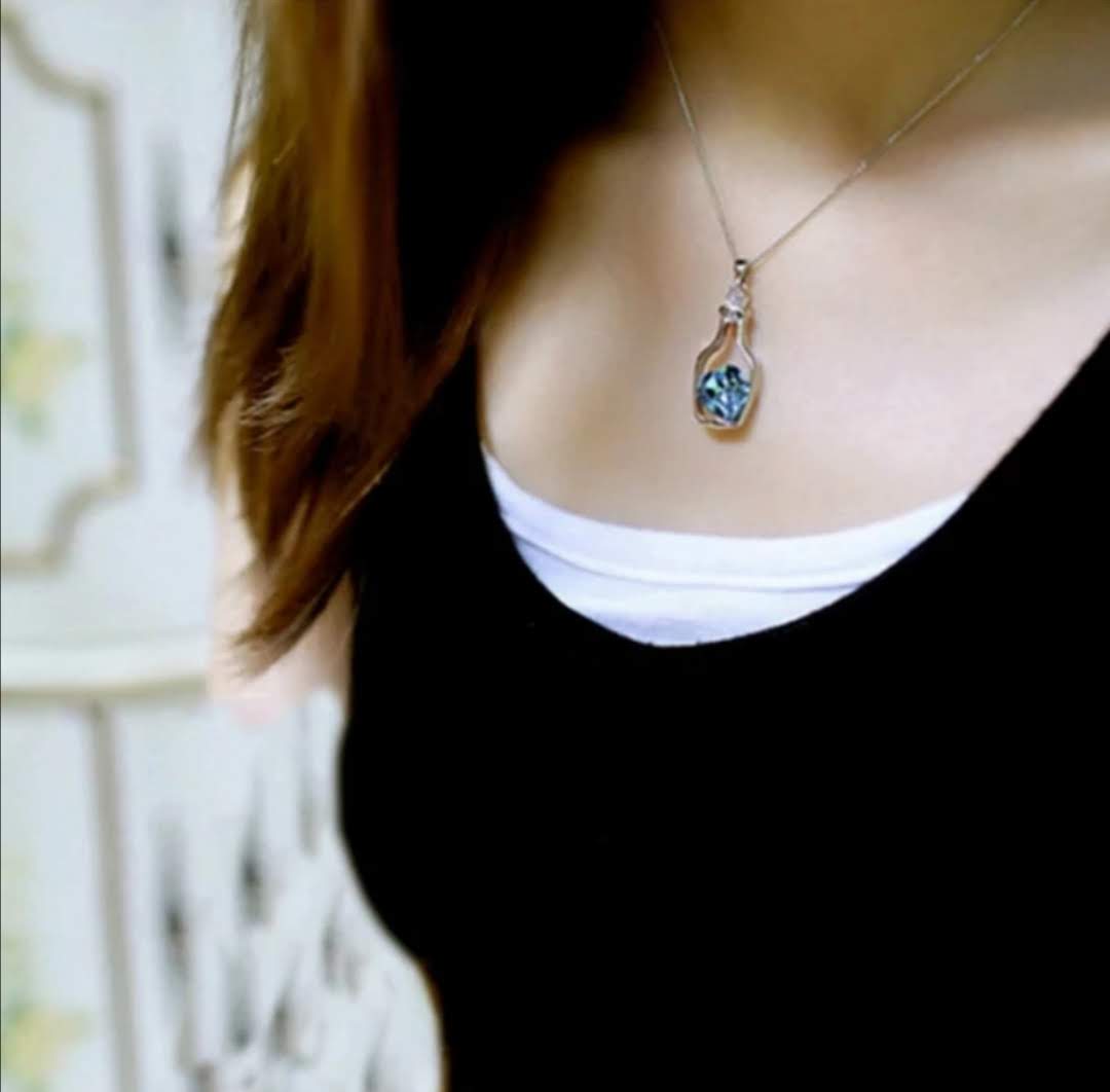 Řetízek s přívěskem vzkaz v lahvi