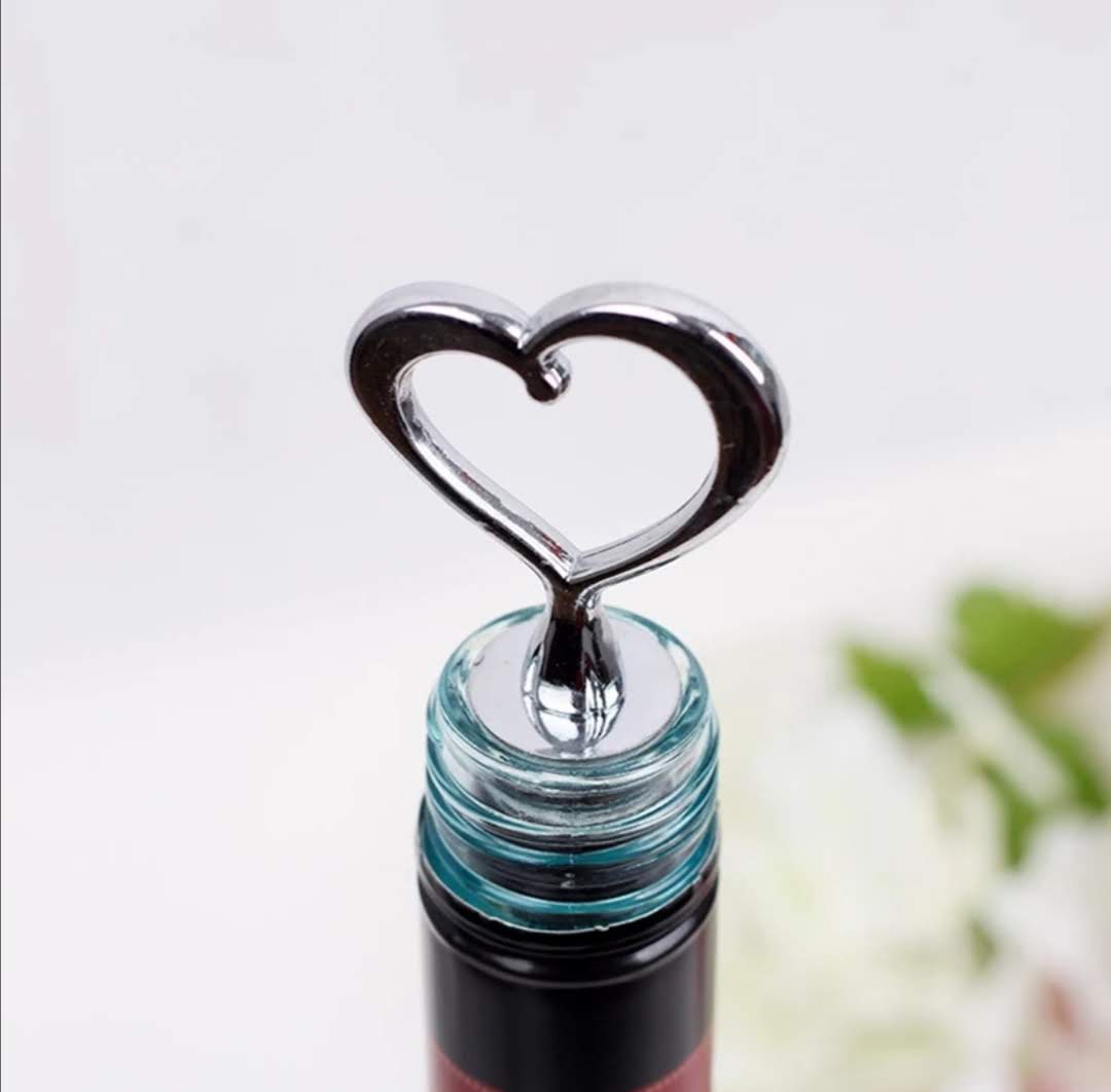 Zátka na lahev vína ve tvaru srdce pro romantické chvíle 