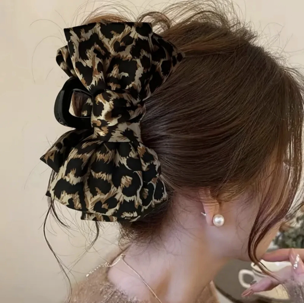 Luxusní skřipec do vlasů s leopardím vzorem 