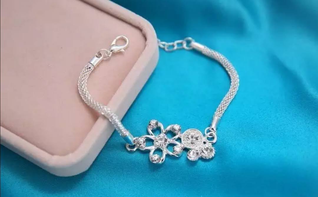 Náramek pro ženy s květinou