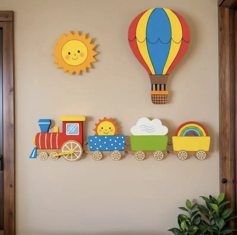 Dřevěná dekorace na zeď - slunce, balón, vláček 