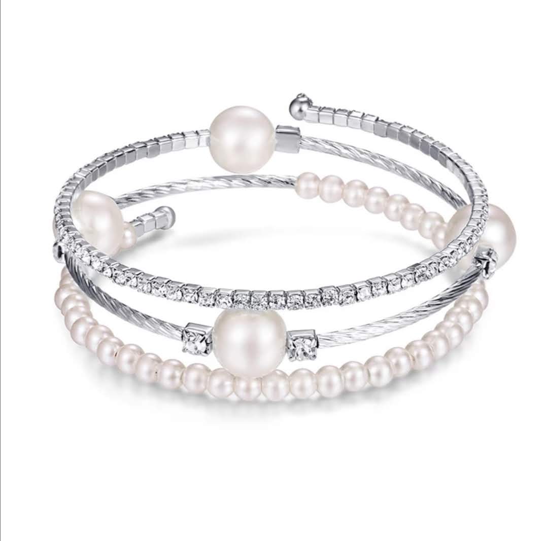 Krásný dvouvrstvý náramek s perličkami