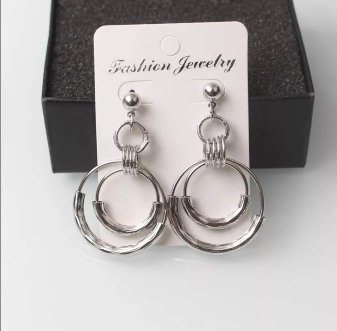 Krásné náušnice spojené kruhy 5,5 cm