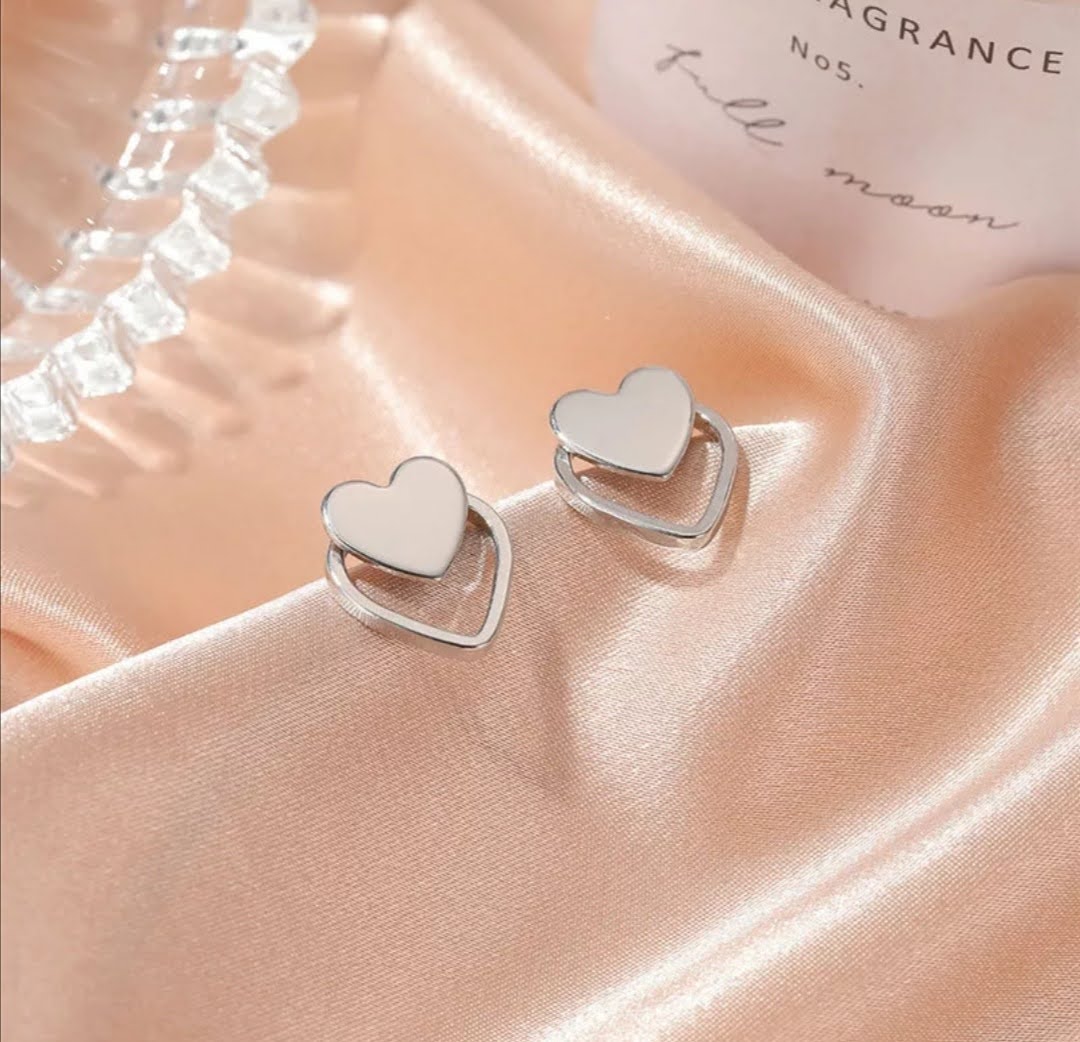 Decentní krásné náušnice  ve tvaru srdce